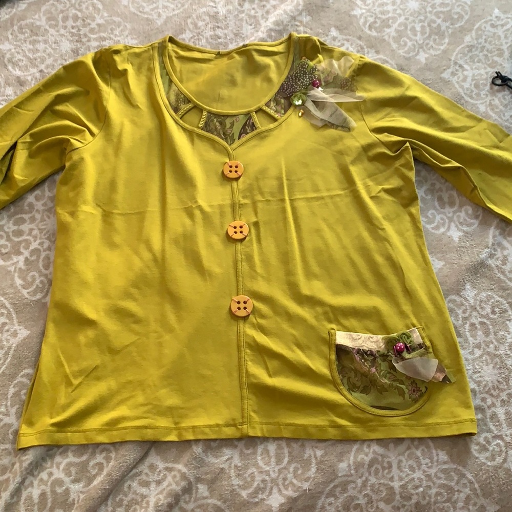 Top with long sleeves